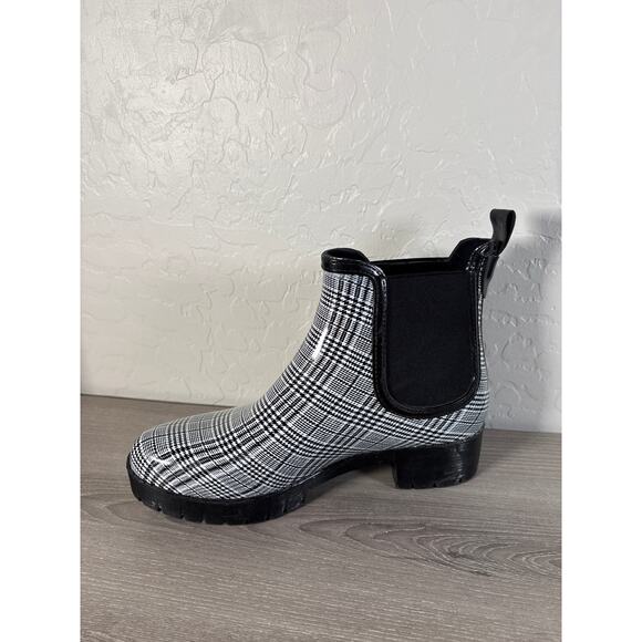 New! Jeffrey Campbell Cloudy Chelsea Rain Boots Size 8 Black and White Plaid - Picture 2 of 9
